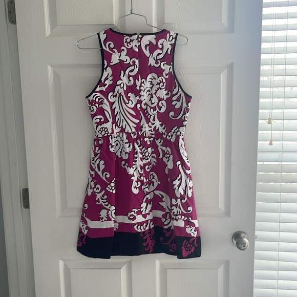 Crown & Ivy women’s dress Size 6. - Picture 4 of 4